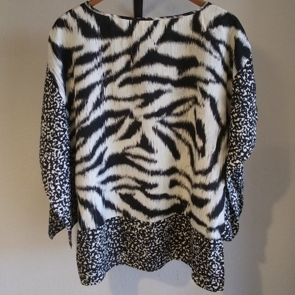 🩷 NWT Michael Kors Kimono Sleeve / Caftan Animal Print Blouse - Picture 4 of 7